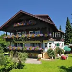 Lingg Apartament *