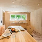 Lingg Apartament *