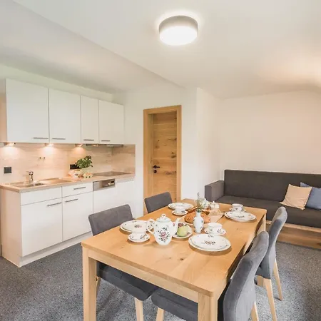 Lingg Apartment *