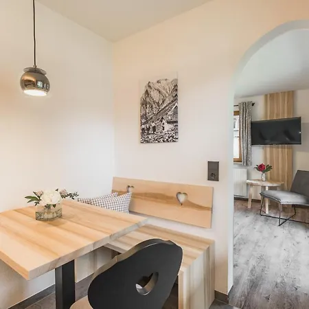 Lingg Apartment