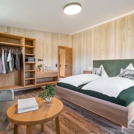 Lingg Apartment *